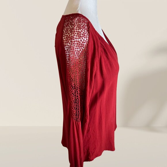 ✨ Old Navy Burgundy Crochet Sleeve Blouse - Size M (New with Tags!) - Picture 2 of 7